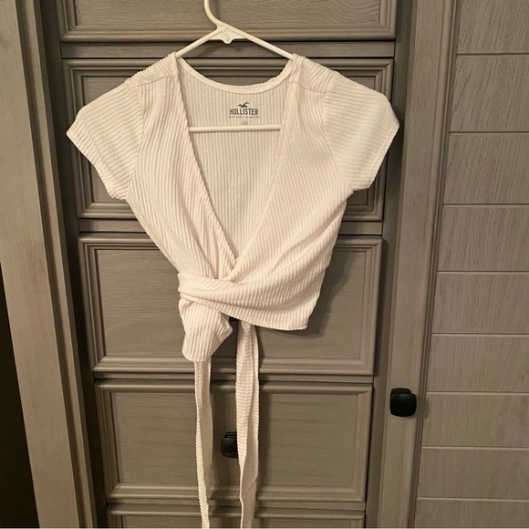 HOLLISTER TIE BOW SHIRT - Picture 1 of 2